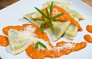 Ravioli with Tomato Basil Cream Sauce